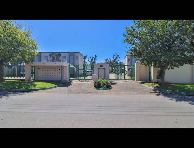 2 BEDROOM APARTMENT FOR SALE IN MALVERN EAST EXT